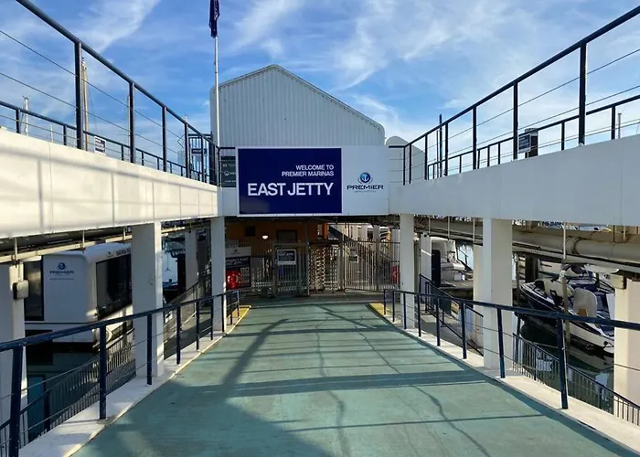 Sea Breeze In Brighton Marina With Free Parking