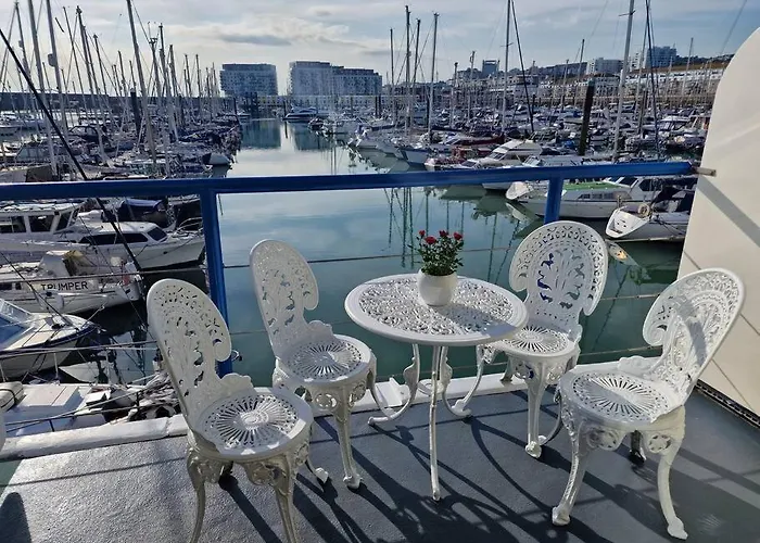 Sea Breeze In Brighton Marina With Free Parking
