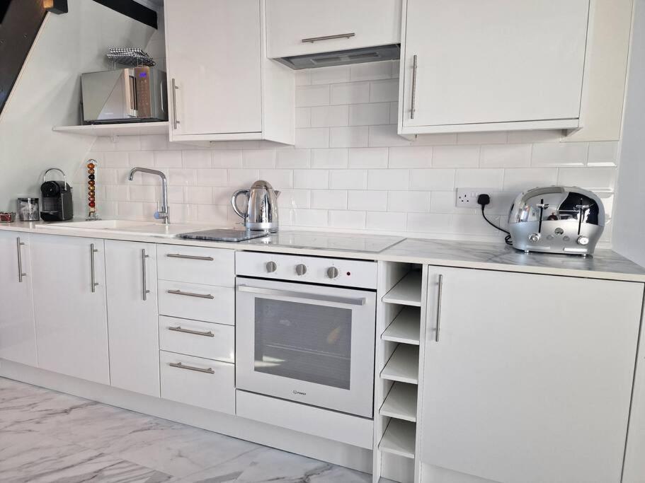 Sea Breeze In Marina With Free Parking * Hove